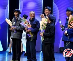 曲靖举行2012年度“身边好人”颁奖礼“ 陆良八老”等领奖