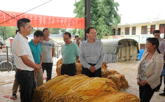 唐开荣深入古敢,十八连山等乡镇调研