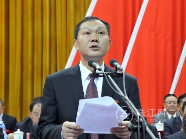 麒麟区第五次党代会隆重开幕 朱家甫作工作报告