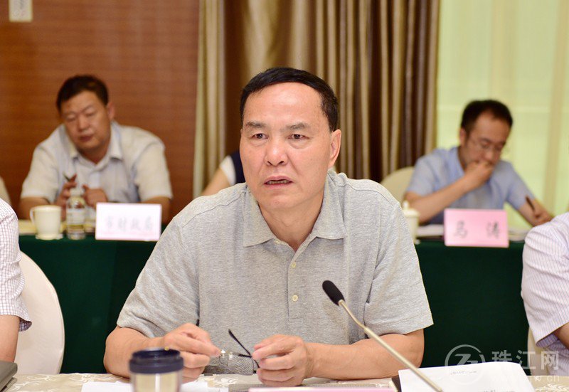 伊电董事长_董事长办公室图片