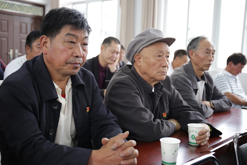 县区动态 富源县 > 正文     镇党委副书记,镇长李正虎同志讲授"不忘