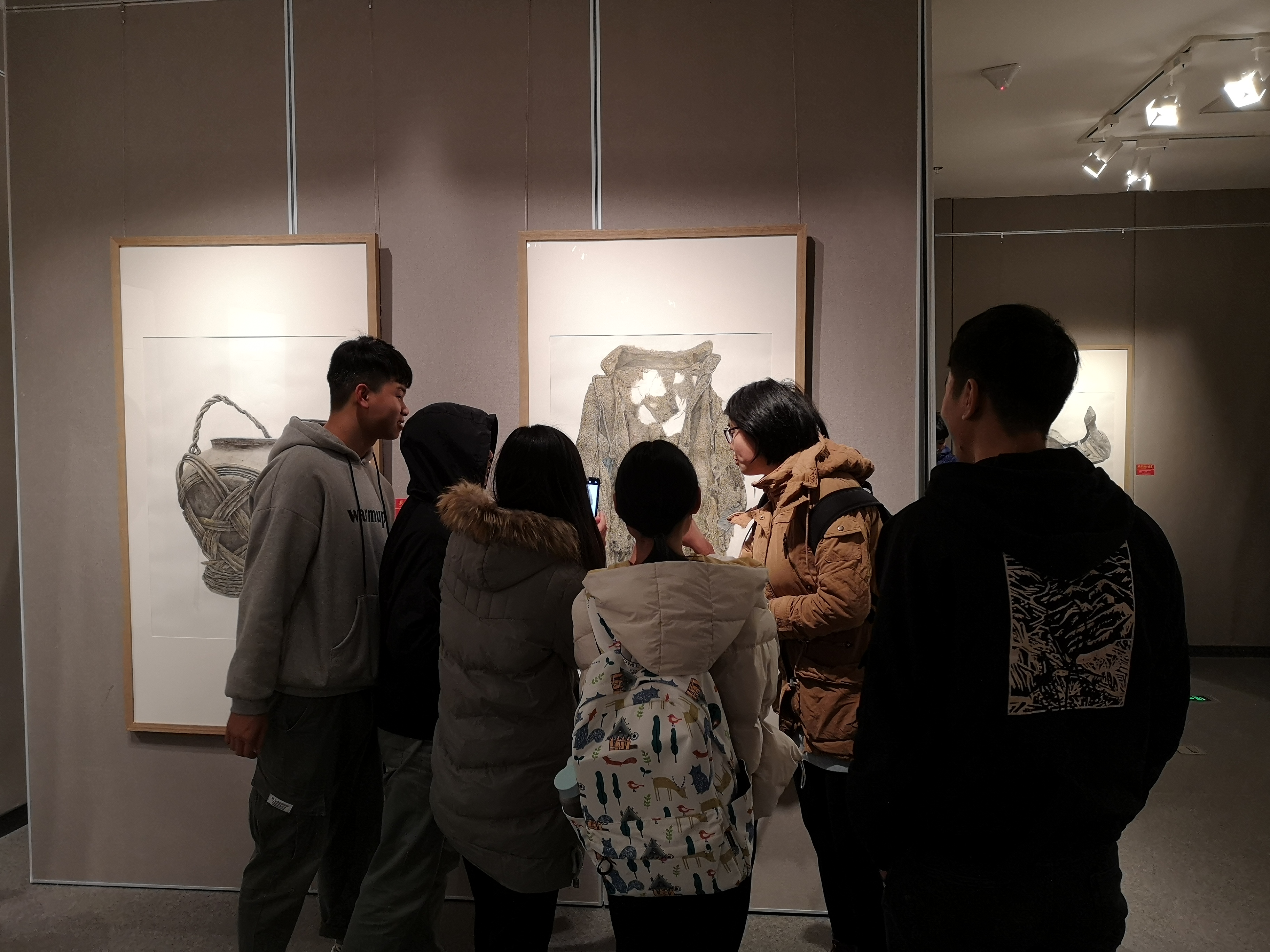 "我们的中国梦——不忘初心,弘扬长征精神"超精微素描作品在曲靖市