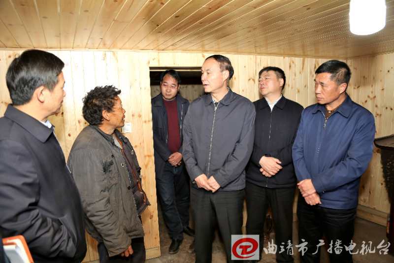 3月19日,省委常委,市委书记李文荣深入会泽县调研扶贫开发工作,以"