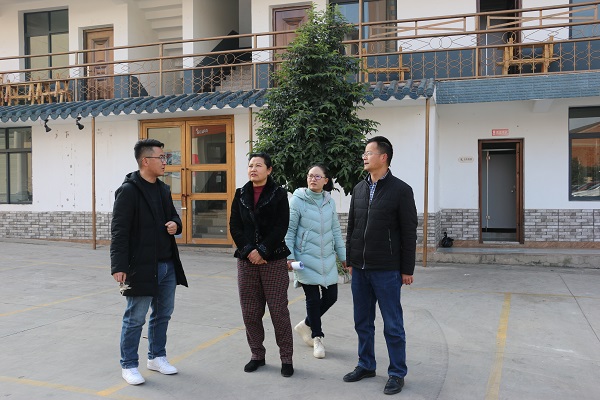 县区动态 麒麟区 > 正文    1月5日上午,副区长何琼芬到太和街道检查