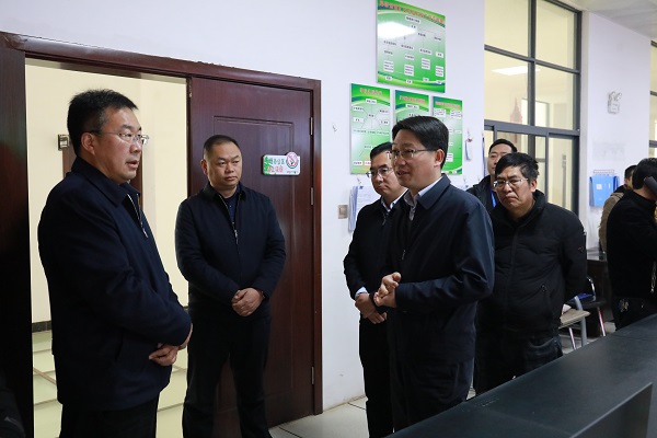 市能源局局长王国顺,富源县委书记陈志,县委副书记,县长侯开苑,副县长