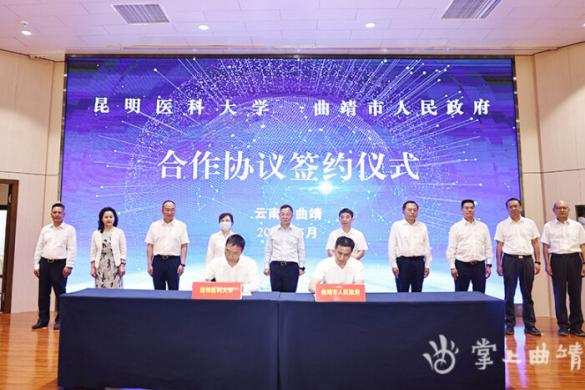 市人民政府与昆明医科大学、省第一人民医院签订合作协议  李石松  尹向阳  蒋立虹见签