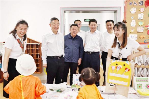 李石松“六一”国际儿童节看望慰问少年儿童并致以节日祝福