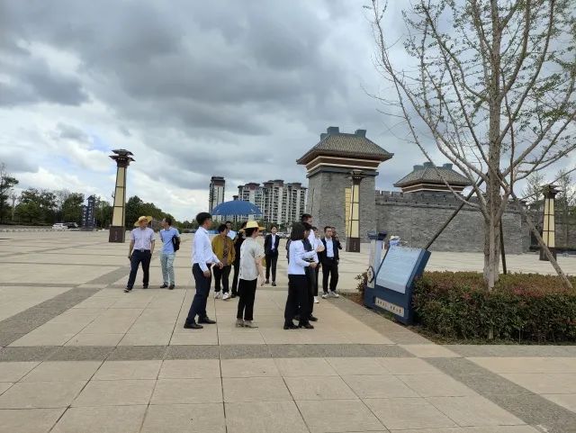 陆良滇中健康城文化旅游景区接受全省3a级及以下旅游景区交叉复核评审