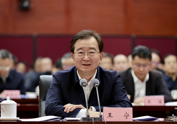 省委省政府举行一季度重大产业项目调度推进会王宁主持会议并讲话